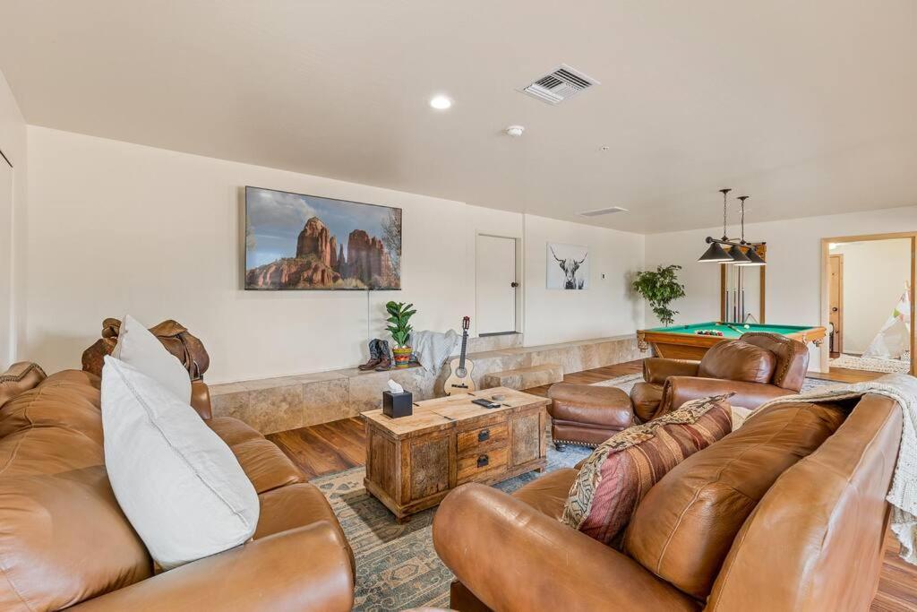 Close To Fresh Creek! Sleeps 12 ~ Amazing Views W/Serene Open Space ~ Hot Tub + Game Room ~ Trails Outside Sedona Esterno foto