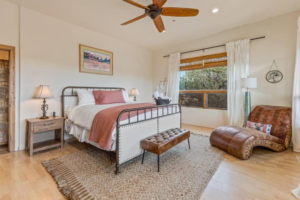 Close To Fresh Creek! Sleeps 12 ~ Amazing Views W/Serene Open Space ~ Hot Tub + Game Room ~ Trails Outside Sedona Esterno foto