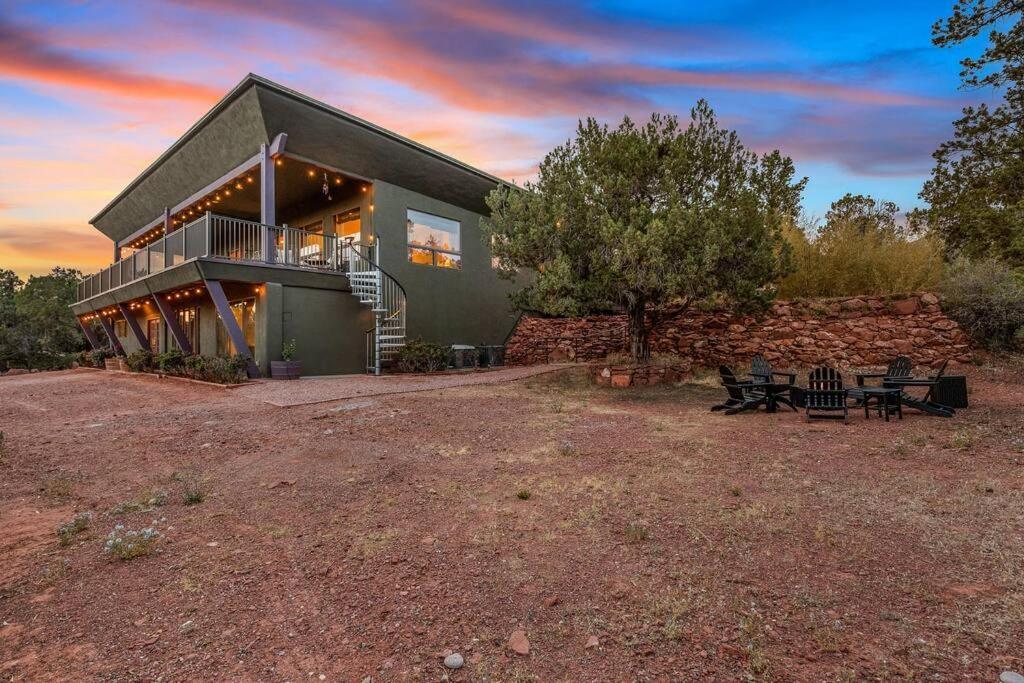 Close To Fresh Creek! Sleeps 12 ~ Amazing Views W/Serene Open Space ~ Hot Tub + Game Room ~ Trails Outside Sedona Esterno foto