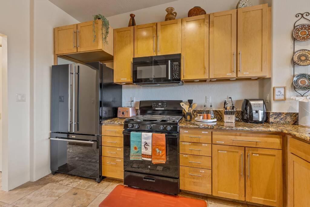 Close To Fresh Creek! Sleeps 12 ~ Amazing Views W/Serene Open Space ~ Hot Tub + Game Room ~ Trails Outside Sedona Esterno foto