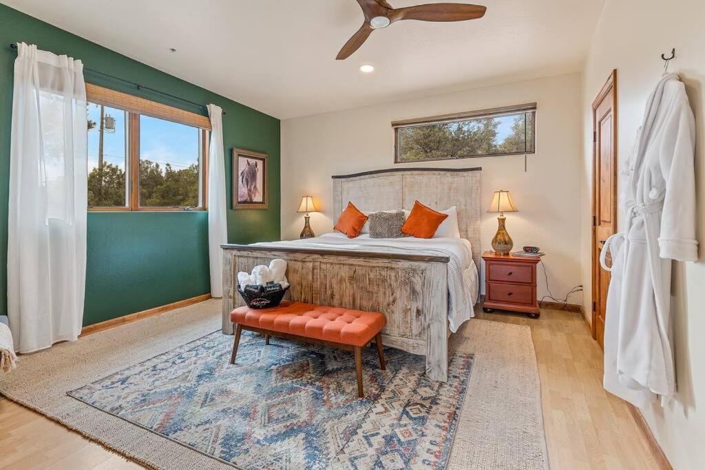 Close To Fresh Creek! Sleeps 12 ~ Amazing Views W/Serene Open Space ~ Hot Tub + Game Room ~ Trails Outside Sedona Esterno foto