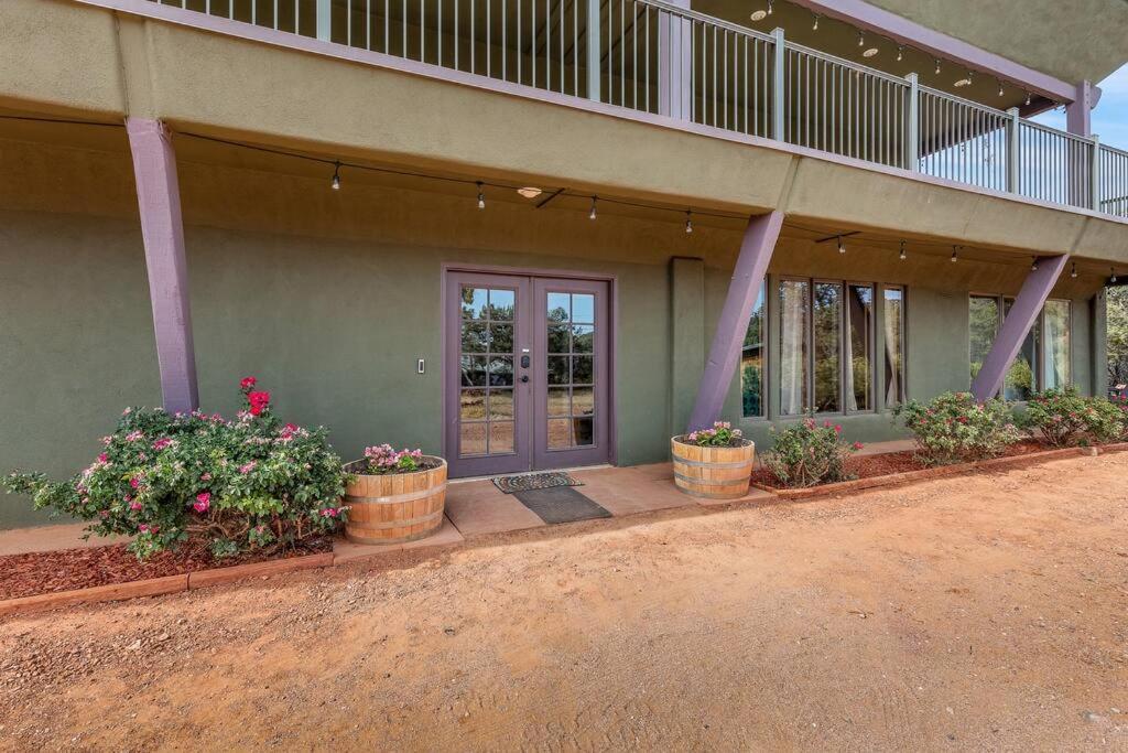 Close To Fresh Creek! Sleeps 12 ~ Amazing Views W/Serene Open Space ~ Hot Tub + Game Room ~ Trails Outside Sedona Esterno foto