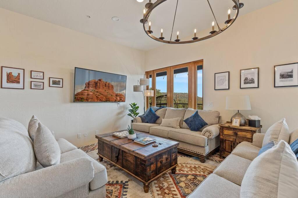 Close To Fresh Creek! Sleeps 12 ~ Amazing Views W/Serene Open Space ~ Hot Tub + Game Room ~ Trails Outside Sedona Esterno foto