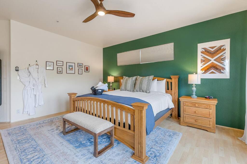 Close To Fresh Creek! Sleeps 12 ~ Amazing Views W/Serene Open Space ~ Hot Tub + Game Room ~ Trails Outside Sedona Esterno foto