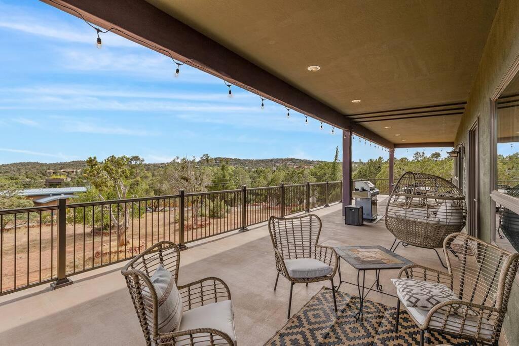 Close To Fresh Creek! Sleeps 12 ~ Amazing Views W/Serene Open Space ~ Hot Tub + Game Room ~ Trails Outside Sedona Esterno foto