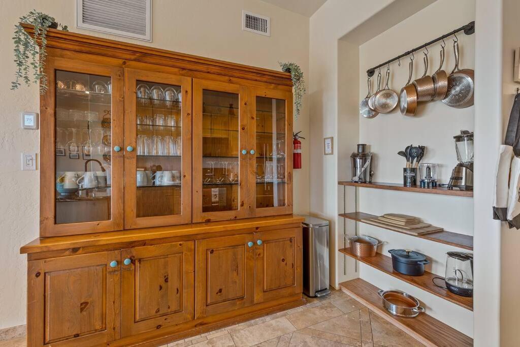 Close To Fresh Creek! Sleeps 12 ~ Amazing Views W/Serene Open Space ~ Hot Tub + Game Room ~ Trails Outside Sedona Esterno foto