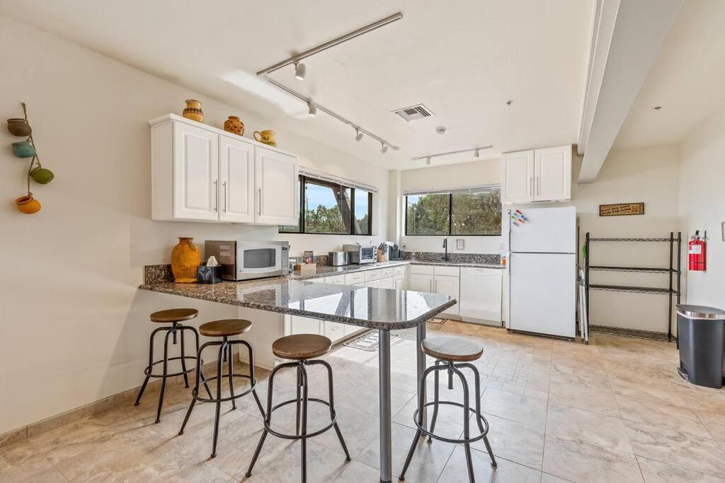 Close To Fresh Creek! Sleeps 12 ~ Amazing Views W/Serene Open Space ~ Hot Tub + Game Room ~ Trails Outside Sedona Esterno foto